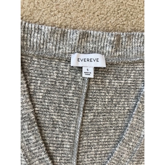 Evereve Women's Grey Ribbed V-Neck Sweater Snap Button Cuff Marled Knit- Size S - Picture 4 of 7